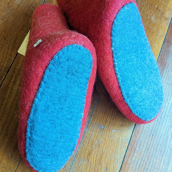 EARTH DIVAS Nepal Wool Felted Lady bug Slippers for children kids - Picture 2 of 4